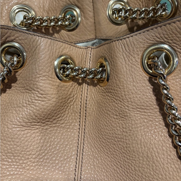 Gucci Beige Leather Shoulder Bag with Gold Chain - Picture 11 of 17
